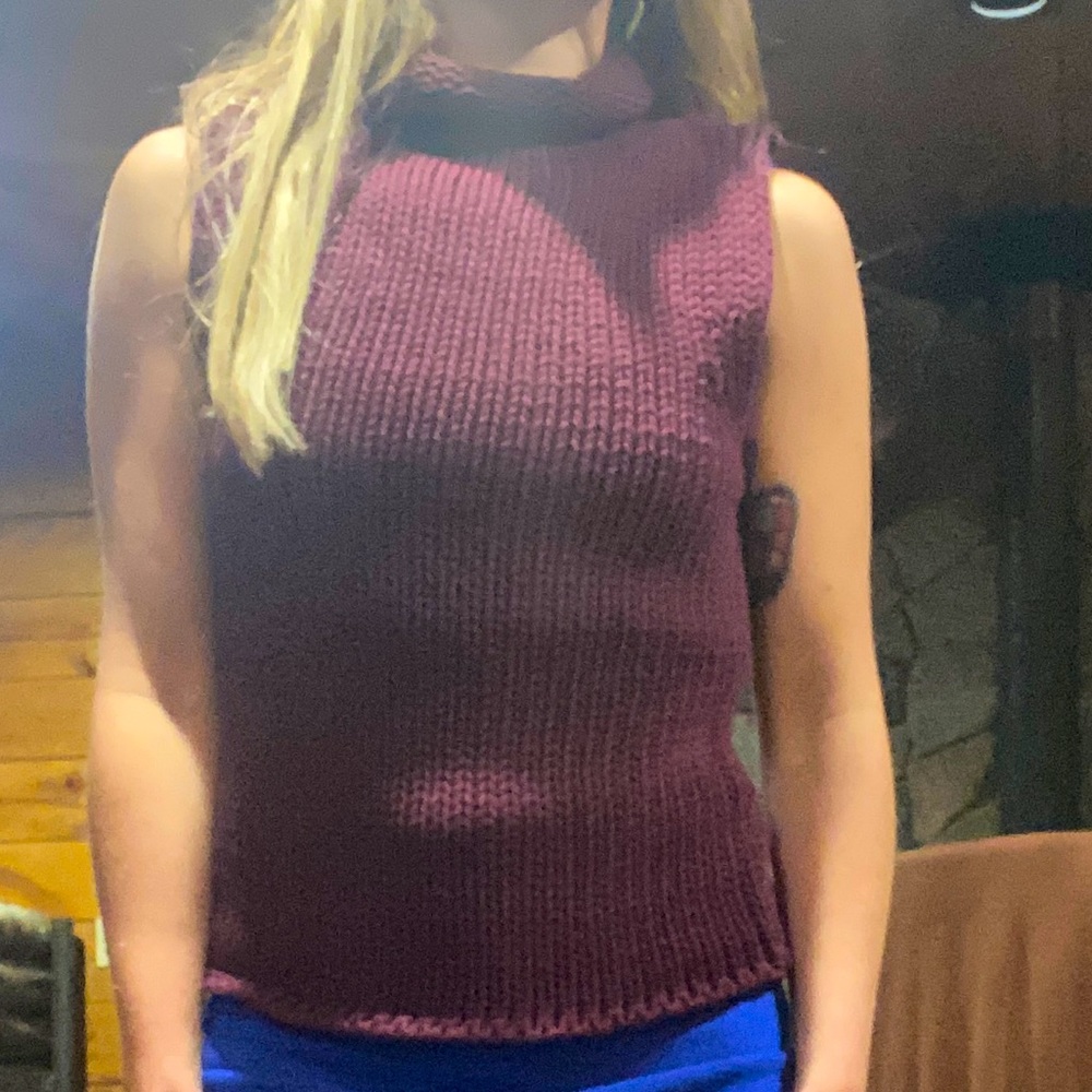 Sleeveless turtleneck sweater